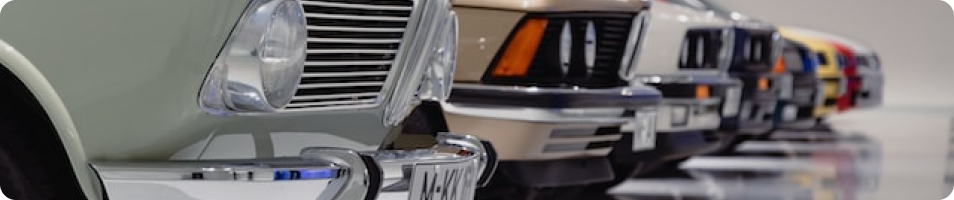 autos lujosos formados en fila